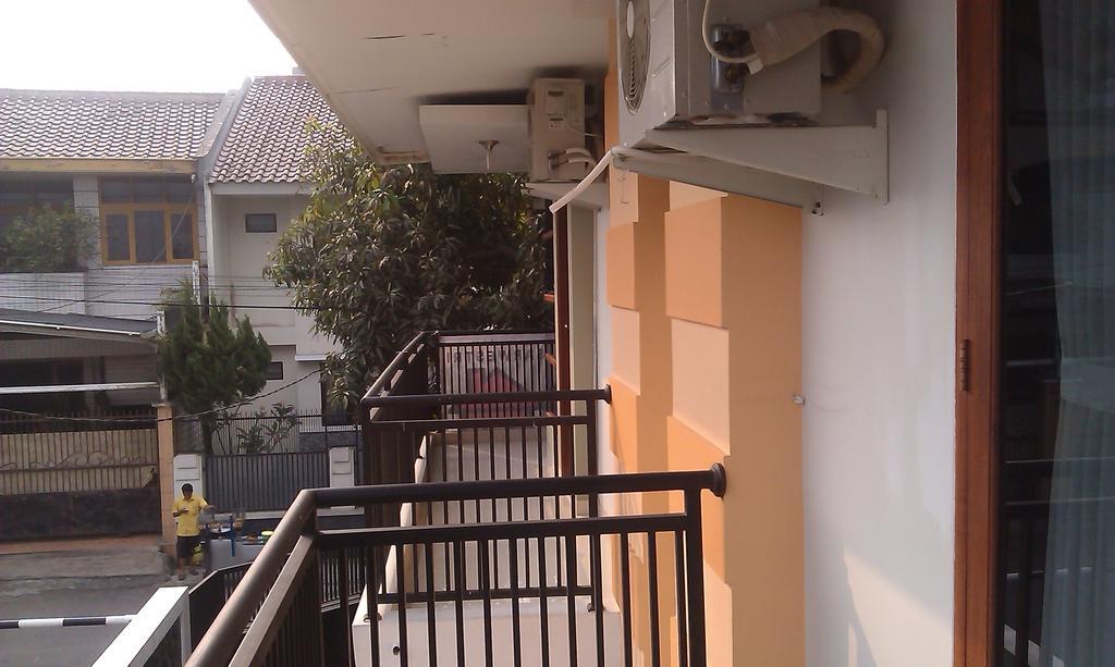 Rumah Sarwestri Hotel Bandung Exterior photo